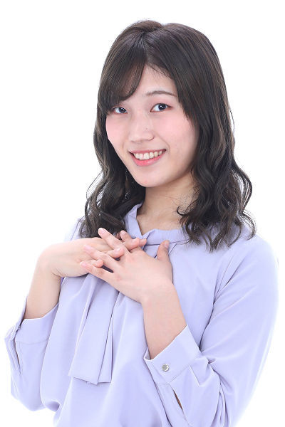 足立 真衣