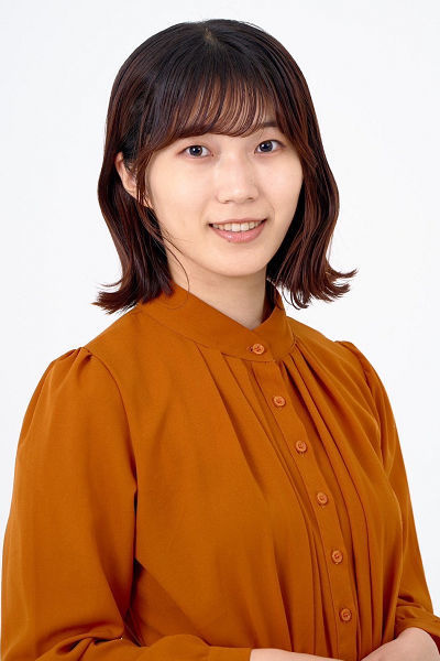 足立 真衣