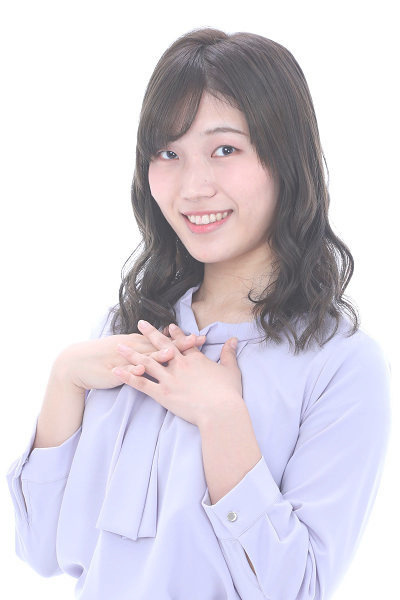 足立 真衣